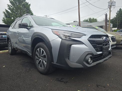 Used 2025 Subaru Outback Premium AWD/4WD image 2