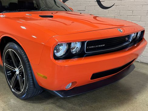 Used 2009 Dodge Challenger R/T w/ Electronics Convenience Group RWD image 15