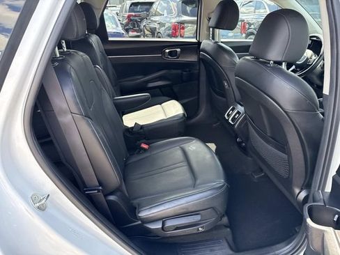 Used 2023 Kia Sorento EX AWD/4WD image 11