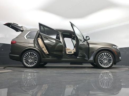 Used 2021 BMW X7 xDrive40i w/ Premium Package AWD/4WD image 7