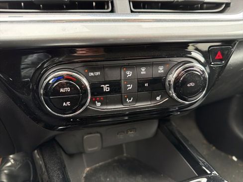 Used 2025 Chevrolet Trax LT w/ LT Convenience Package image 46