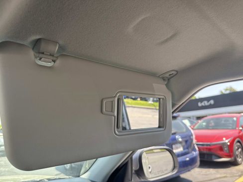 Used 2025 Kia Soul LX FWD image 25