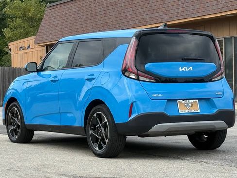 Used 2023 Kia Soul EX FWD image 3