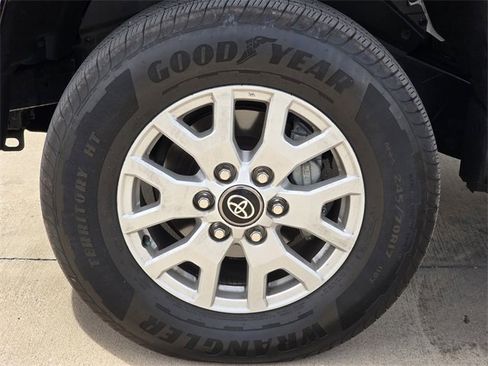Used 2025 Toyota Tacoma SR5 image 10