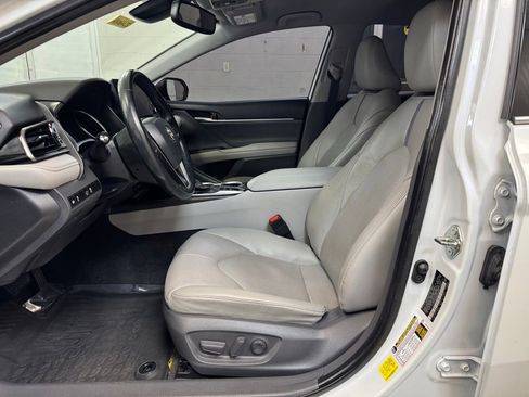Used 2021 Toyota Camry XLE FWD image 11
