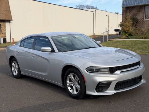 Used 2019 Dodge Charger SXT w/ Leather Interior Group image 5