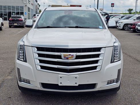 Used 2020 Cadillac Escalade Luxury AWD/4WD image 2
