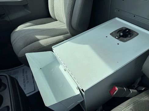 Used 2017 GMC Savana 3500 image 20