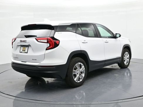 Used 2024 GMC Terrain SLE image 6