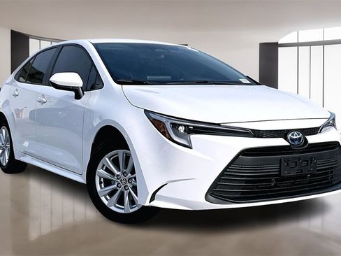 Used 2025 Toyota Corolla LE w/ LE Premium Package image 3