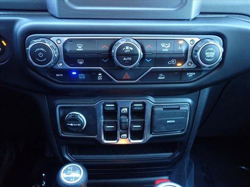 Used 2023 Jeep Wrangler Unlimited AWD/4WD image 16