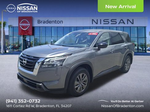 Used 2025 Nissan Pathfinder S FWD image 1