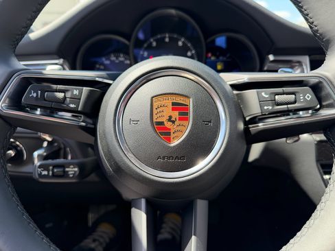 Certified 2026 Porsche Macan AWD/4WD image 32