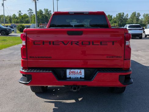 Used 2020 Chevrolet Silverado 1500 Custom w/ Custom Value Package AWD/4WD image 9