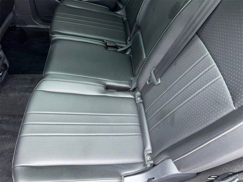 Used 2024 Volkswagen Tiguan SE R-Line image 43