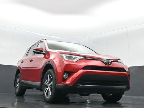 Used 2017 Toyota RAV4 XLE w/ Premium Extra Value Package image 5