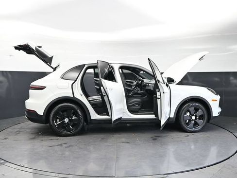 Used 2020 Porsche Cayenne AWD/4WD image 34