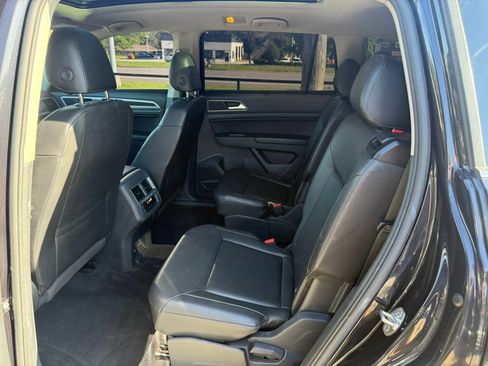 Used 2018 Volkswagen Atlas SEL w/ R-Line Package AWD/4WD image 11