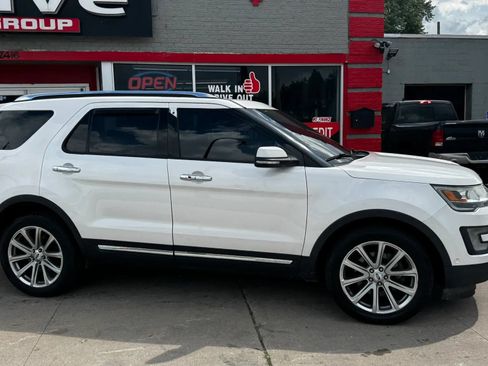 Used 2016 Ford Explorer Limited w/ Equipment Group 301A AWD/4WD image 4