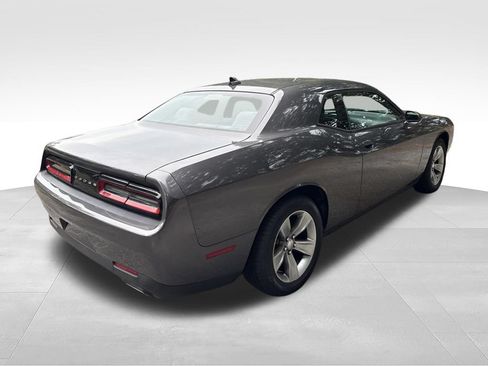 Used 2015 Dodge Challenger SXT w/ Driver Convenience Group RWD image 5