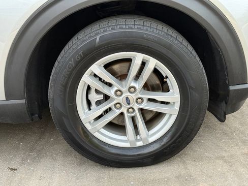 Used 2024 Ford Explorer XLT w/ Equipment Group 202A AWD/4WD image 50