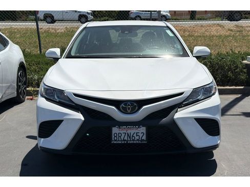 Used 2020 Toyota Camry SE w/ Convenience Package FWD image 3