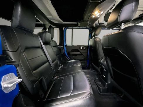 Used 2022 Jeep Wrangler Unlimited Sahara image 24