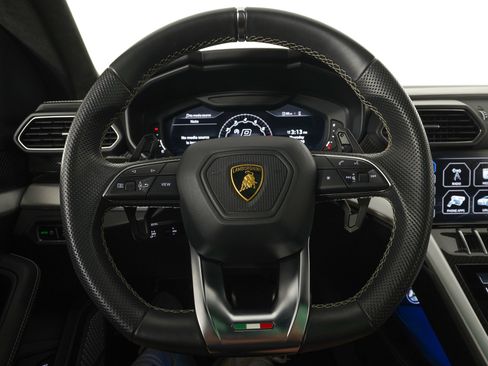 Used 2022 Lamborghini Urus AWD/4WD image 29