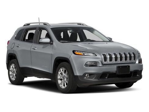 Used 2018 Jeep Cherokee Latitude image 9