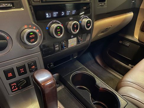 Used 2014 Toyota Sequoia Platinum AWD/4WD image 30
