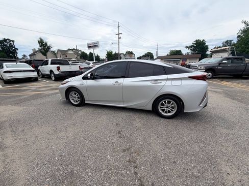 Used 2020 Toyota Prius Prime XLE FWD image 34