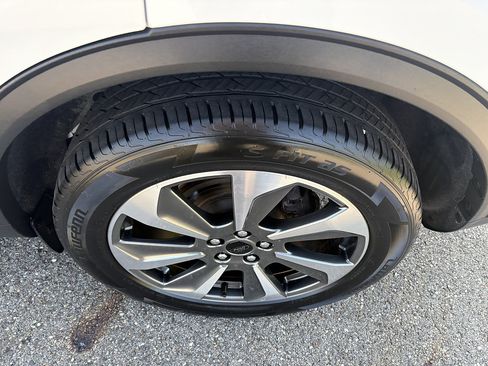 Used 2024 Ford Escape Platinum AWD/4WD image 10