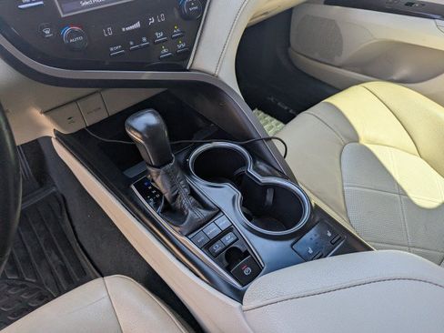 Used 2018 Toyota Camry XLE w/ Audio Package FWD image 20