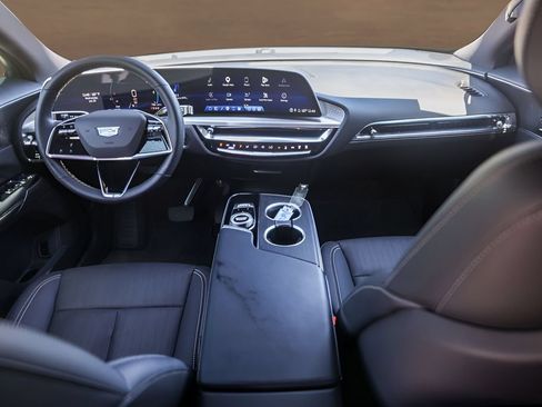 Certified 2024 Cadillac Lyriq Luxury AWD/4WD image 22