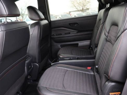 Used 2025 Nissan Pathfinder Rock Creek AWD/4WD image 18