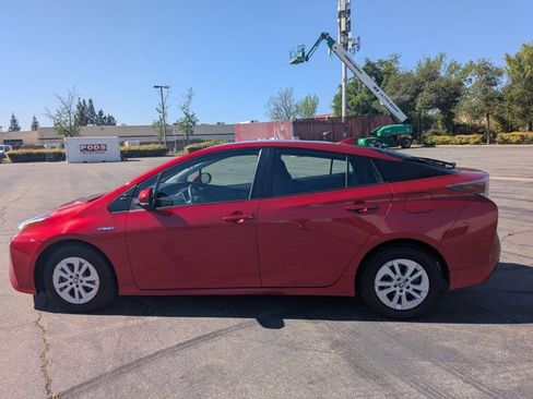Used 2016 Toyota Prius Two w/ Preferred Accessory Package image 9
