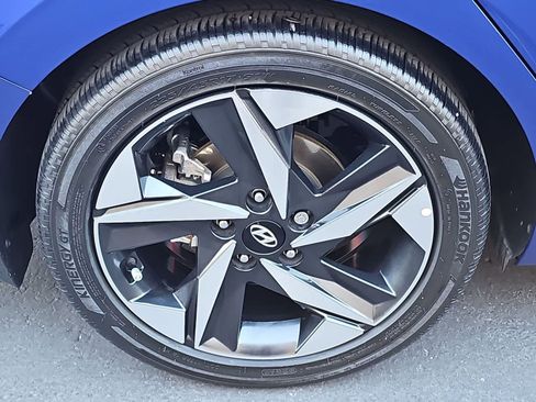 Certified 2023 Hyundai Elantra Limited image 12