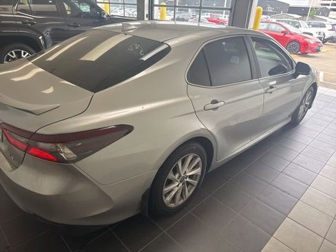Used 2022 Toyota Camry LE image 5