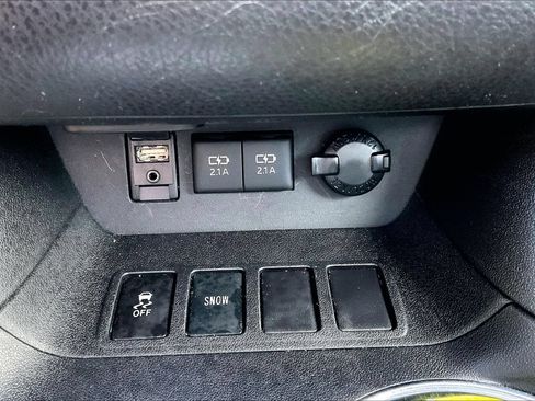 Used 2018 Toyota Highlander SE FWD image 16
