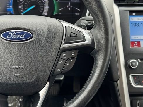 Used 2017 Ford Fusion SE w/ Fusion SE Technology Package FWD image 22