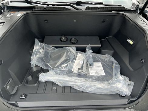 New 2025 Chevrolet Silverado EV LT image 31