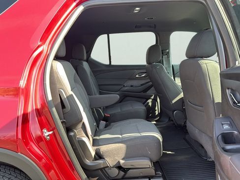 Used 2023 Chevrolet Traverse LT FWD image 13