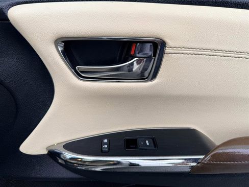 Used 2013 Toyota Avalon Limited w/ Technology Pkg FWD image 15