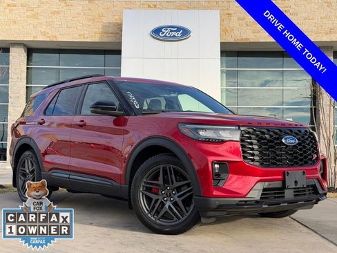 Used 2025 Ford Explorer ST image 1