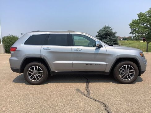 Used 2021 Jeep Grand Cherokee Limited w/ Luxury Group II AWD/4WD image 2