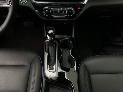 Used 2025 Buick Envista Sport Touring image 14