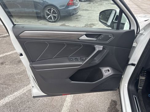 Certified 2022 Volkswagen Tiguan SEL R-Line image 23
