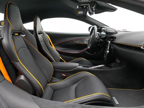 Used 2023 McLaren Artura image 10