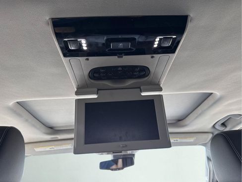 Used 2018 GMC Yukon XL SLT w/ Open Road Package AWD/4WD image 24