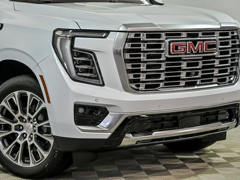 New 2026 GMC Yukon Denali w/ Denali Reserve Package AWD/4WD image 2